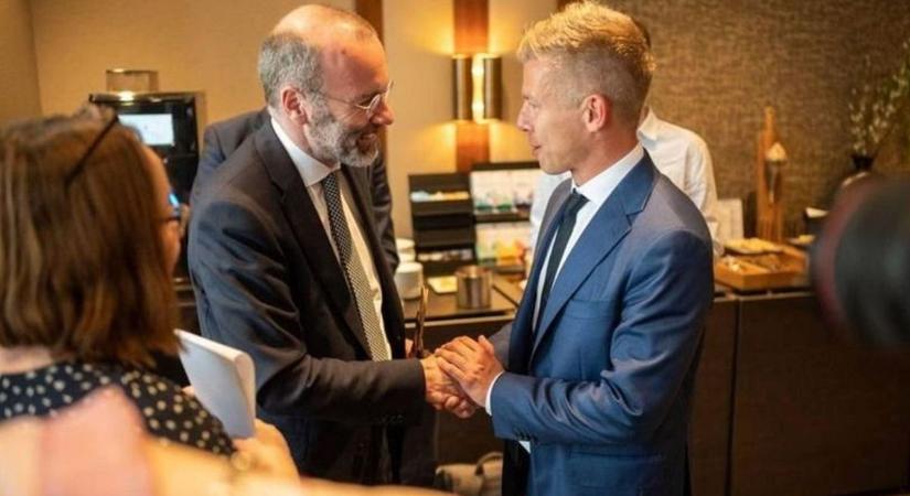 Eldöntötte Manfred Weber: a magyar választóknak kalap, kabát, „jövőre Magyar Péter lesz Magyarország új arca”