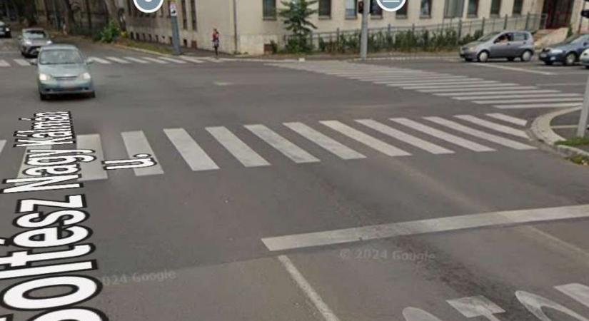Trafikba csapódott a családi egyterű az Y-hídnál