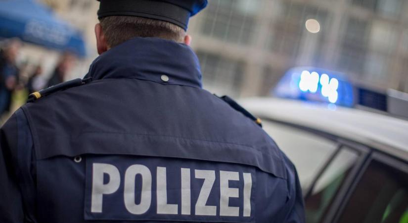 Tömegbe hajtott egy autó Stuttgartban
