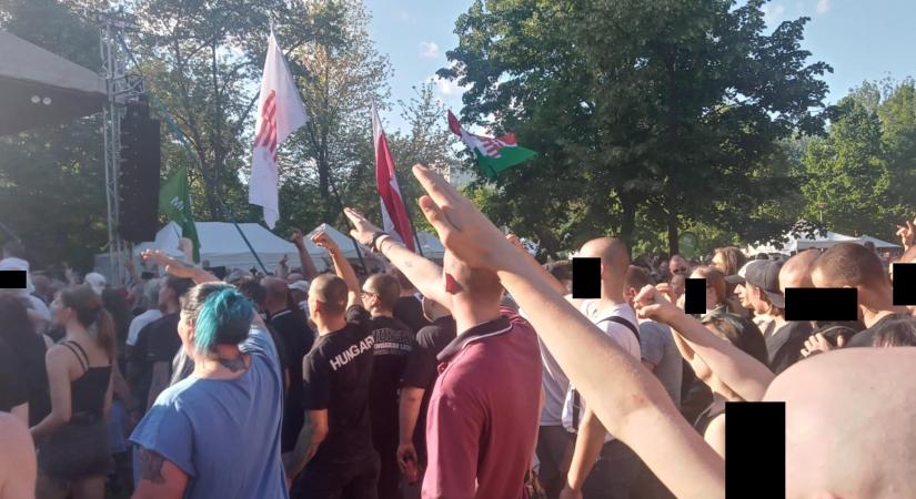 Vizsgálja a rendőrség a Mi Hazánk rendezvényén karlendítést és náci tetoválást mutató felvételeket