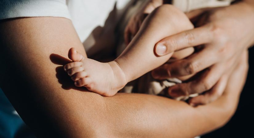 Forró autóból mentettek ki egy kisbabát Bácsalmáson