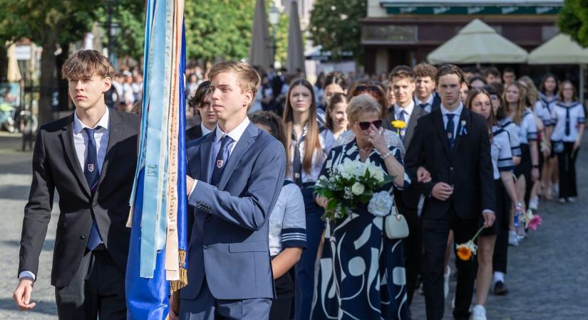 Ez a város a ti városotok – közel kétezer ballagó diákot köszöntöttek Székesfehérváron (fotógaléria)