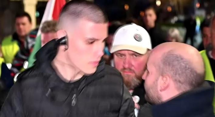 Egyre agresszívebbek Magyar Péter szimpatizánsai  videó