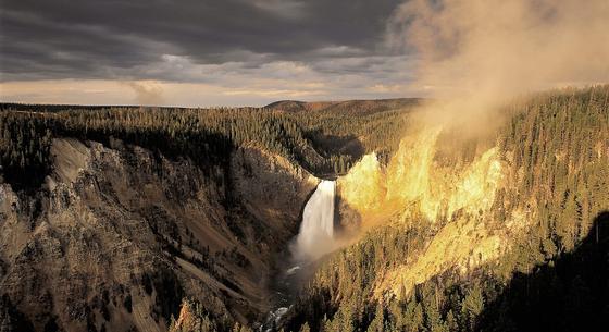 Heten meghaltak egy autóbalesetben a Yellowstone Nemzeti Park közelében
