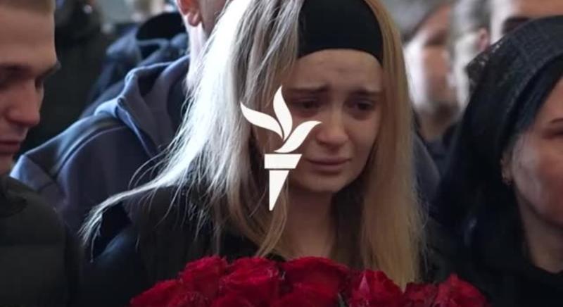 Rómában végső útjára kísérték Ferenc pápát, Ukrajnában egy tinit és a szüleit gyászolták