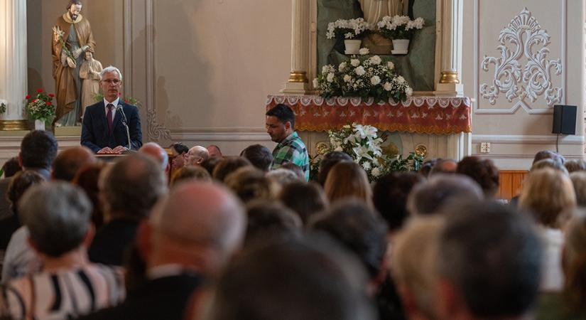 Sorsfordító időket élünk Romániában és a Vatikánban is