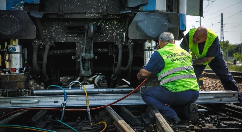 Füstölő vagon, kényszerleszálltás: káosz a balatoni InterCityn – botladozva indul a nyári szezon a MÁV-nál