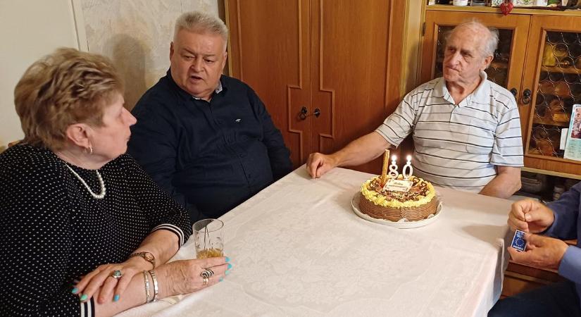 Hajszálon múlt az élete a buszsofőrnek, a zebrán gázolták el