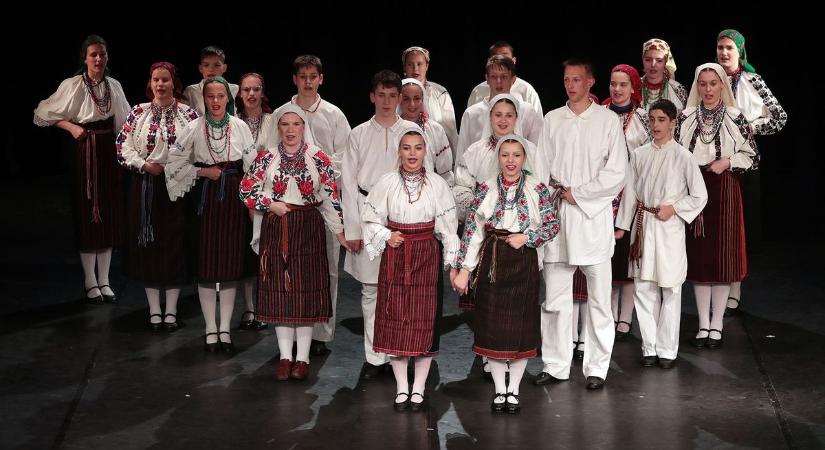 "Az én szívem játszik..." - A körmendi Béri Balogh Ádám Táncegyüttes így ünnepelte meg a tánc világnapját - sok fotóval