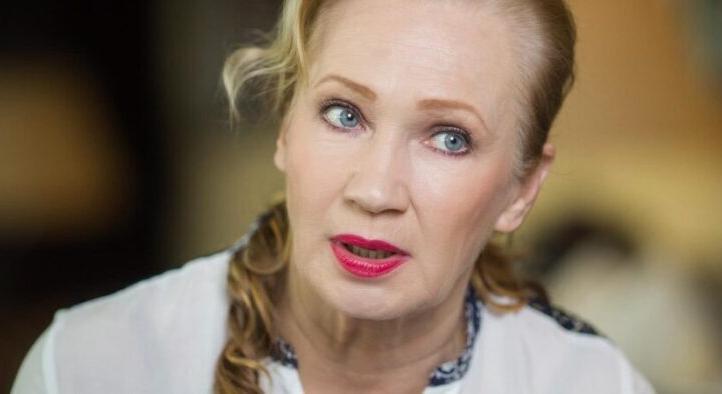 Udvaros Dorottya: „Fanyar mosollyal nézem, meddig megy ez így?”