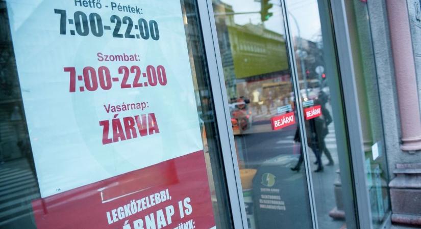 Teljes boltzár vasárnap és ünnepnapokon  felháborodott olvasónk