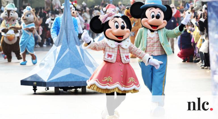 Szégyenletes módszerrel akarja megúszni egy család a Disneyland-i sorban állásokat