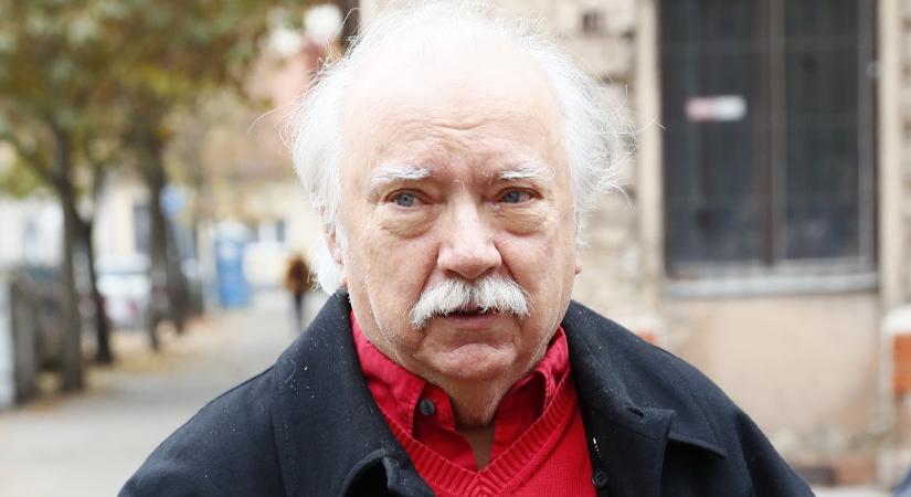 Felgyújtották Farkasházy Tivadar autóját – videó