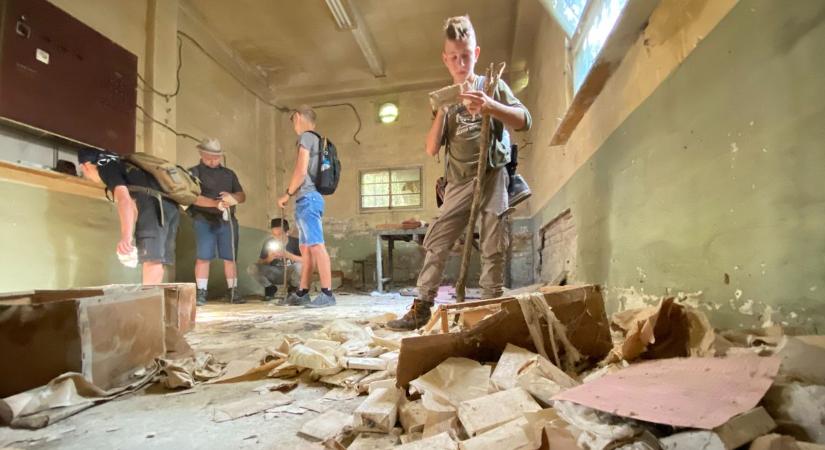 Katonai raktárak és a Vörös Hadsereg titkainak nyomában az erdészeti iskola diákjai – galériával