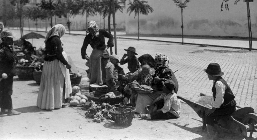 Az 1900-as évek piaci és főtéri hangulata ma is bárkit magával ragadna – galériával