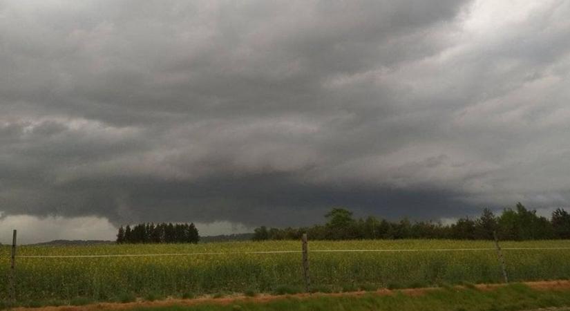 Szupercella csapott le, brutális idő vár a Balatonra