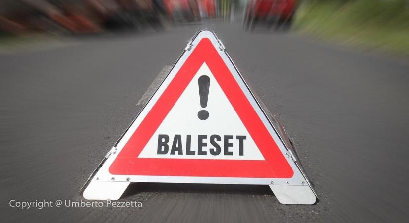 Árokba hajtott egy autó a 834-es úton