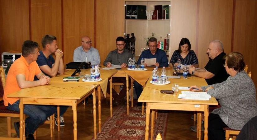 Eldőlt, hol lesz Szákszend új játszótere – fontos döntések a közgyűlésen