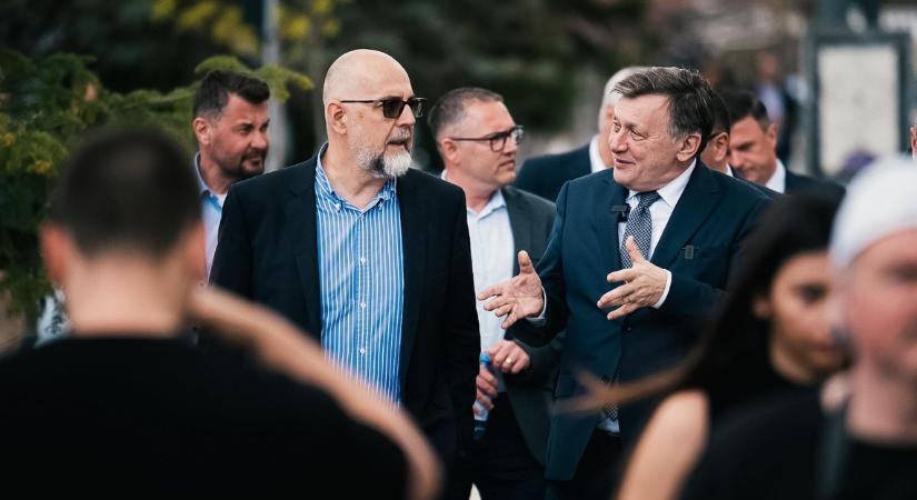 Kelemen Hunor: Bízok abban, hogy Antonescu a második fordulóban van