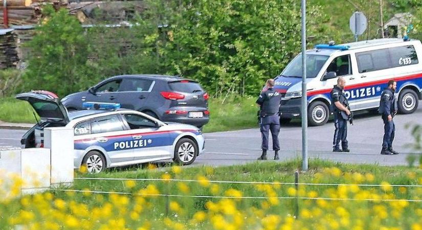 Emberölés Ausztriában: parkolóban lőtte le volt élettársát a magyar férfi, egy ezüst színű Skoda Octaviával menekül