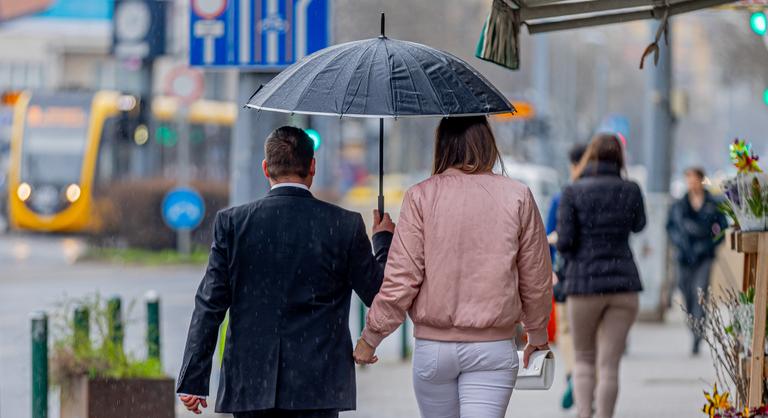 Elmarad a korai nyár, a héten sem hagyhatjuk otthon az esernyőt