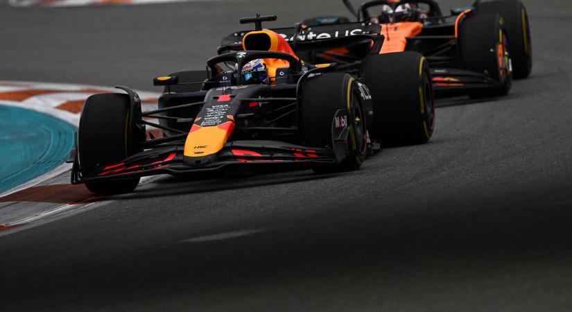 Verstappen: „Egy ponton már csak hazamenni akartam” – Esély sem volt a McLarenek ellen