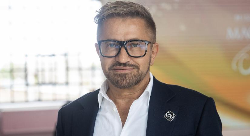 Jákob Zoltán az összes virágot megvette egy árustól, hogy anyaotthonban oszthassa szét anyák napján - videó