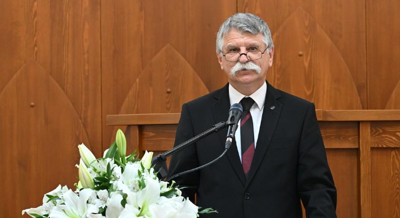 Kövér László érzi a nyomást, ami az emberi élet vallási közösségi köreinek és védvonalainak szétszakítására irányul