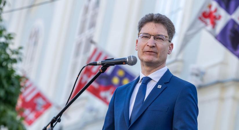 Cser-Palkovics András az érettségizőknek: egy emberként szurkolunk nektek