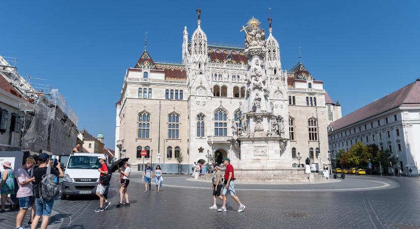 Szűk az új hely a belügynek, miközben már milliárdok mentek el bútorokra és teakonyhára is