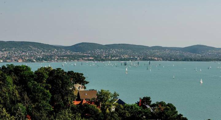 Hatalmas építkezésbe kezdenek a Balatonnál: ezeket a helyeket érinti