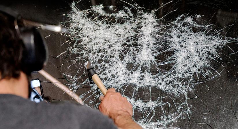 Portrékba merevedett törékeny összhang – Simon Berger és az roncsolás forradalma