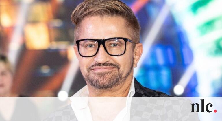 Jákob Zoltán anyaotthonban osztogatott virágot anyák napján