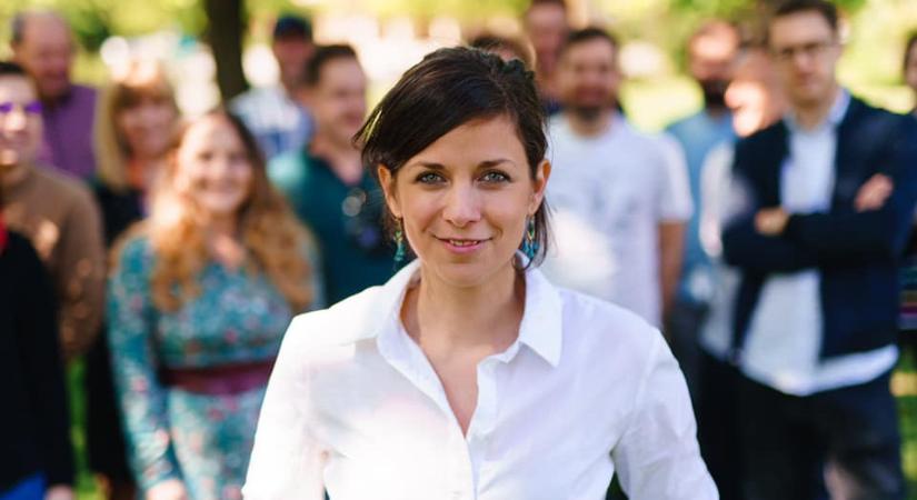 Lemond mandátumáról a momentumos Orosz Anna