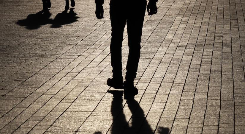 Gyorsan rémálommá vált a hajnalig tartó buli, a fiatal lányok alig tudtak elmenekülni