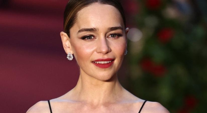 Emilia Clarke ebben a magyar városban tűnt fel