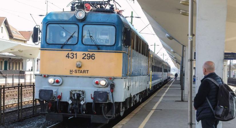 MÁV-káosz: a hatalmas késések miatt csak Hatvanig közlekedik az Intercity