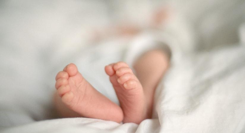 8 hónapos volt a legidősebb kórházban ragadt csecsemő