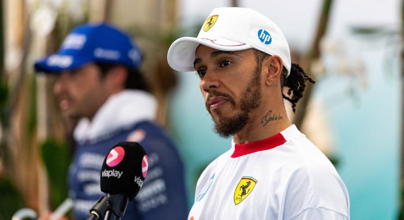 Balhé a Ferrarinál! Lewis Hamilton saját csapatán gúnyolódott
