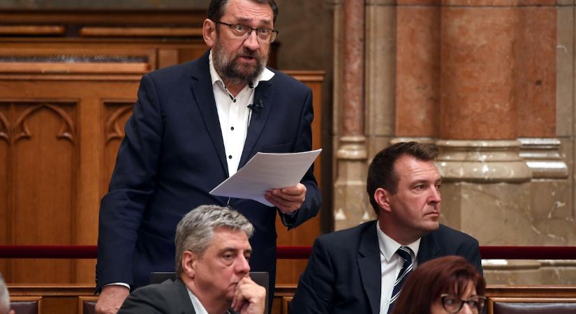 Rétvári Bence Komáromi Zoltánnak: Önök a kórházak adósságát bezárással kezelték