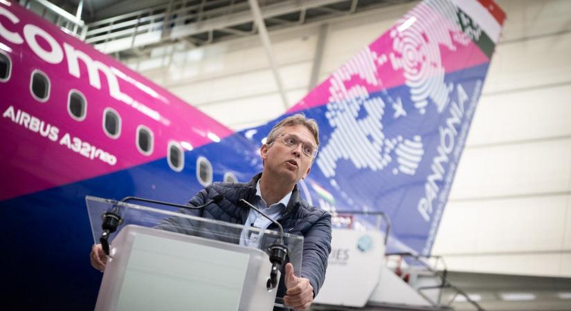 Egy Wizz Air-gépen hirdeti az Orbán-kormány a Pannónia programot, ami a kulturális miniszter szerint „fényévekkel jobb, mint az Erasmus”