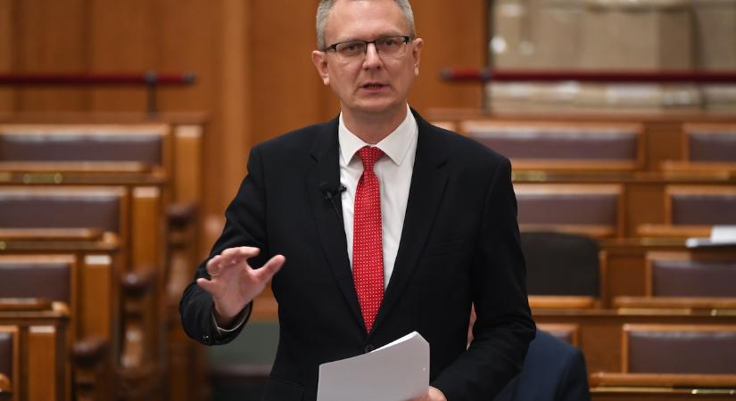Rétvári Bence Barkóczi Balázsnak: Lehet moralizálni, de cselekedni kellett volna