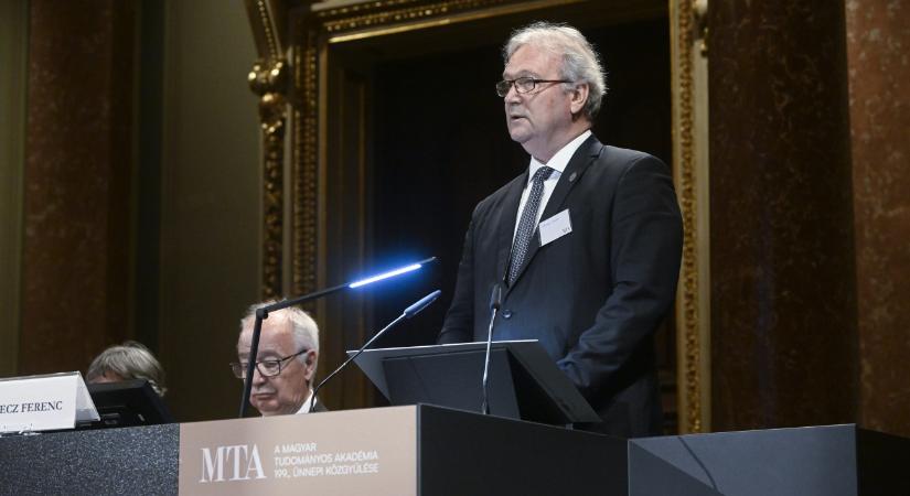 Freund Tamás: Akadémiánk nem hibátlan, de egyedülálló nemzeti érték