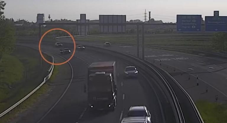 Hajszálon múlott a tragédia az M85-ös autóúton