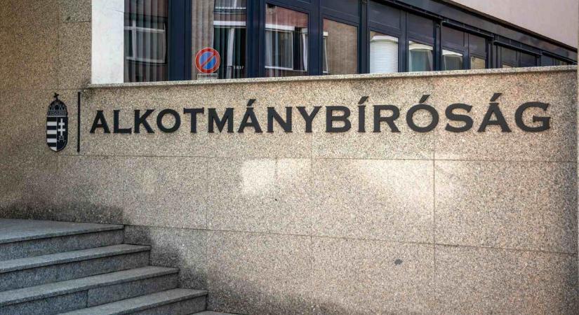 Új alkotmánybírókat választhat az Országgyűlés