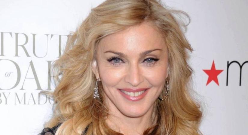A 66 éves Madonna 37 évvel fiatalabb párja születésnapján: áttetsző felsője nem hagyott sokat a képzeletre