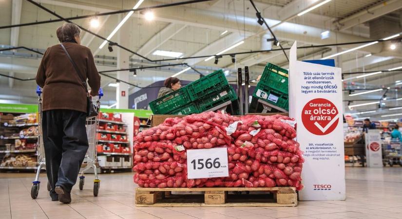 Akkorát cikkcakkozhatott a boltok forgalma a húsvét miatt, hogy az elemzők is dörzsölhetik a szemüket