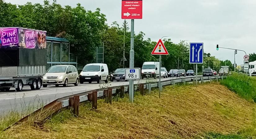 Az Országgyűlésben is téma volt a csallóközi falvak forgalmi terhelése: Hadházy kérdezte Kövért