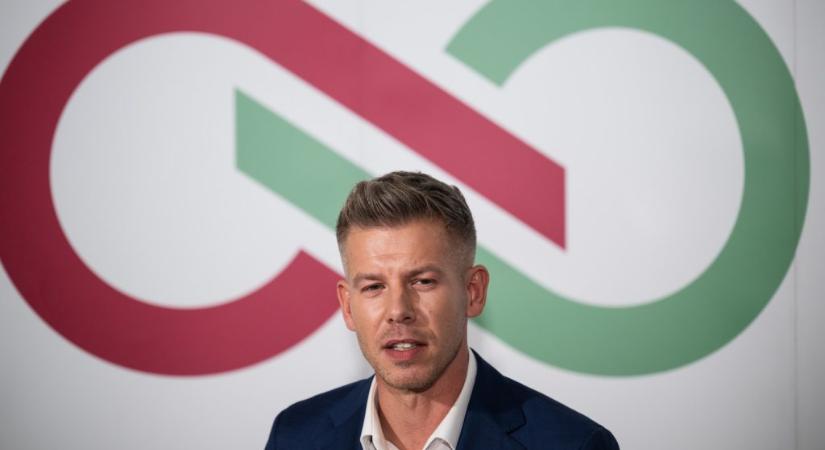 Magyar Péter: jött egy dokumentum, az Orbán-kormány őszödi beszéde, befújta a szél az ablakon