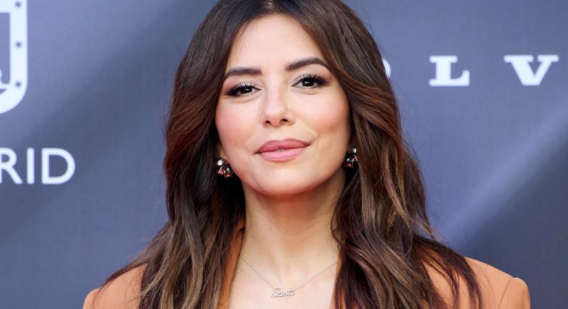 Olyan szaténruhában mutatkozott Eva Longoria, amilyet még nem láttunk